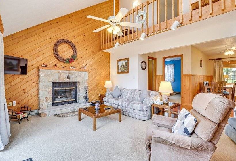 Poconos Resort Home In Emerald Lakes: Pool Access!