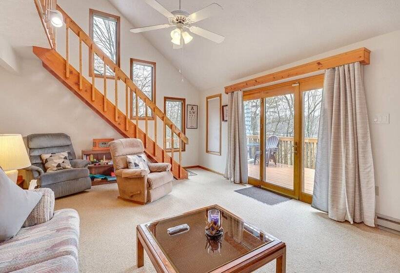 Poconos Resort Home In Emerald Lakes: Pool Access!