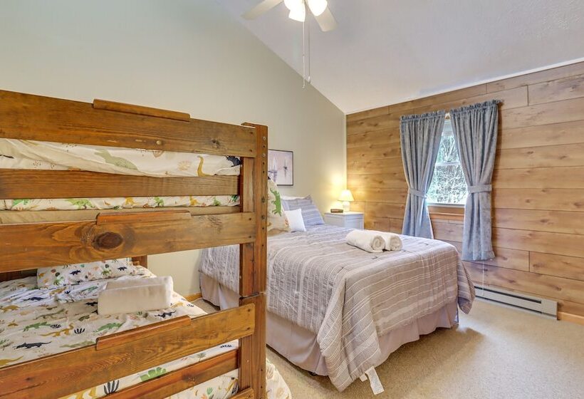 Poconos Resort Home In Emerald Lakes: Pool Access!