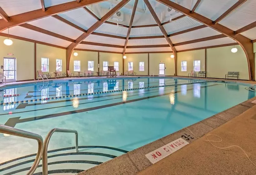 Poconos Resort Home In Emerald Lakes: Pool Access!