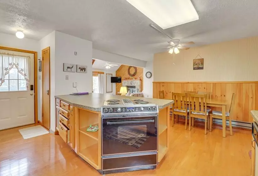 Poconos Resort Home In Emerald Lakes: Pool Access!