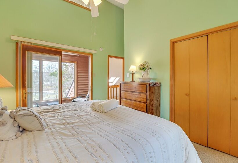 Poconos Resort Home In Emerald Lakes: Pool Access!