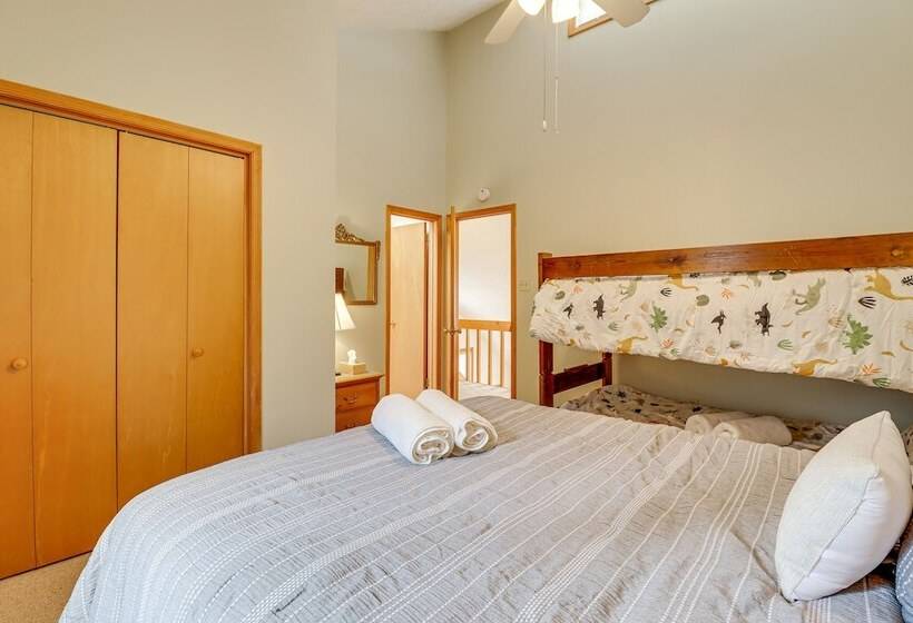 Poconos Resort Home In Emerald Lakes: Pool Access!