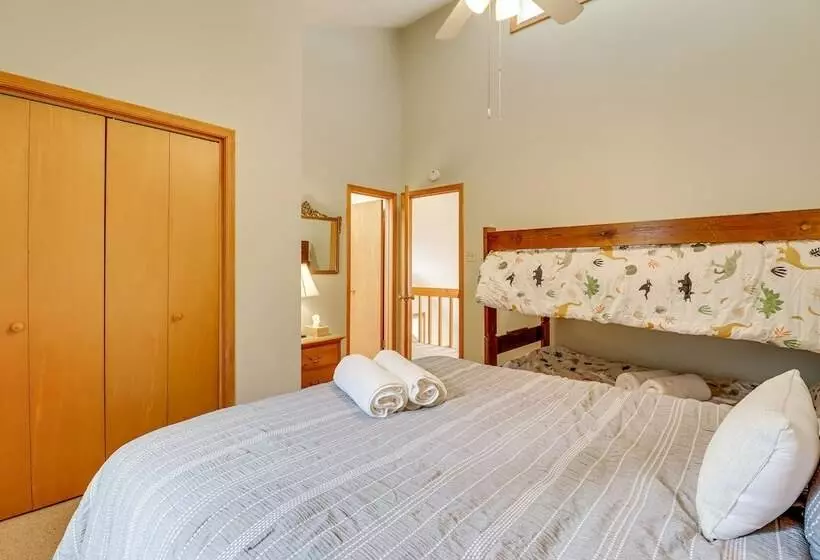 Poconos Resort Home In Emerald Lakes: Pool Access!