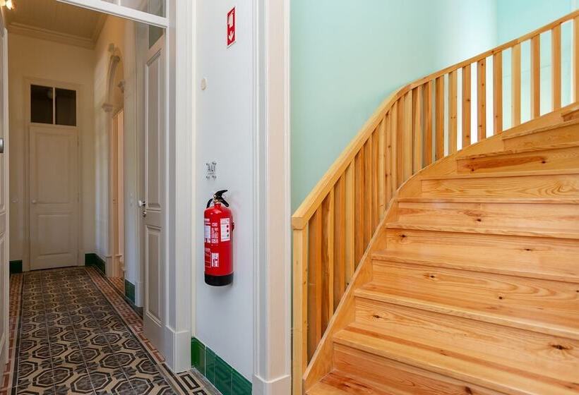 Pombaline Building V. Real Santo António