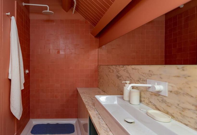 Pombaline Building V. Real Santo António