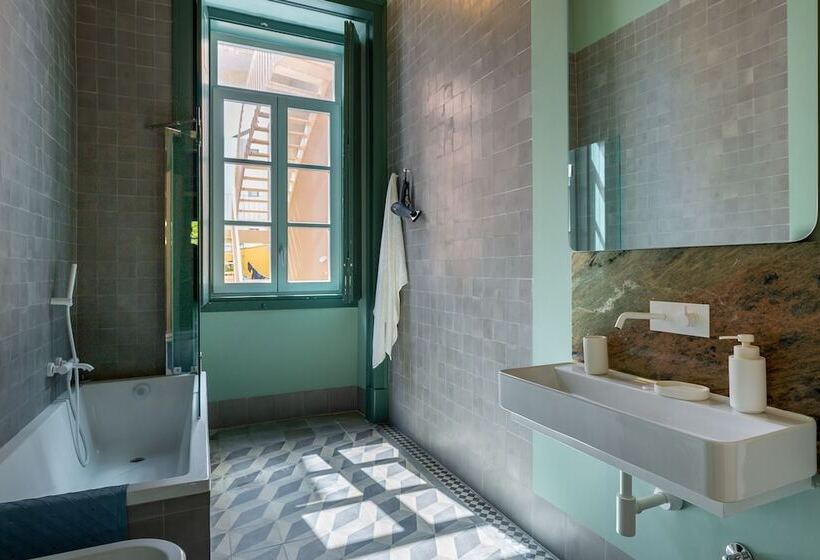 Pombaline Building V. Real Santo António