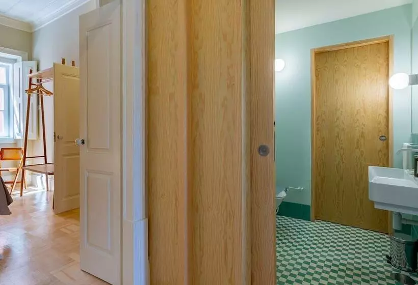 Pombaline Building V. Real Santo António