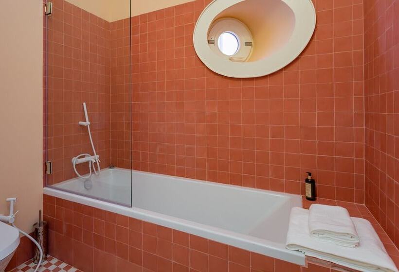 Pombaline Building V. Real Santo António