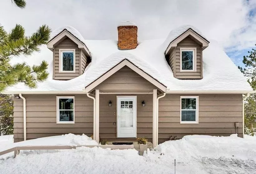 Quiet + Peaceful Home In Allenspark W/ Deck!