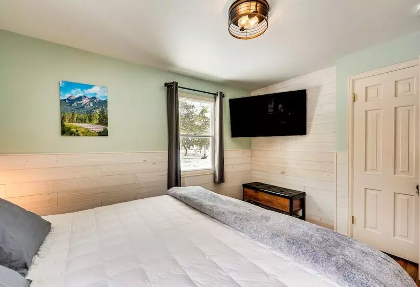 Quiet + Peaceful Home In Allenspark W/ Deck!