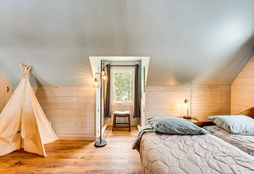 Quiet + Peaceful Home In Allenspark W/ Deck!