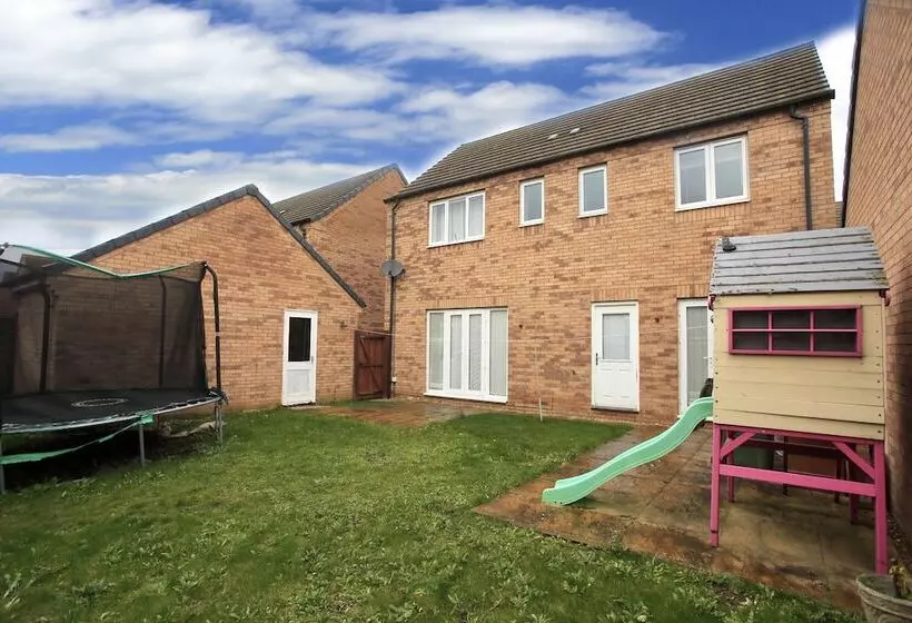 レジデンス Beautiful 5 Bed Detached House   Sleeps 9