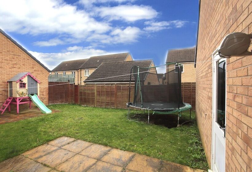 Residenza Beautiful 5 Bed Detached House   Sleeps 9