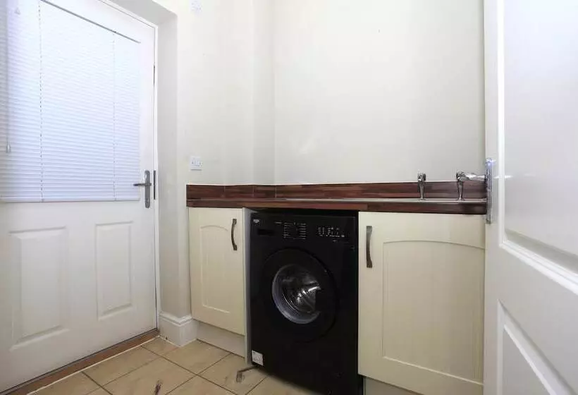 レジデンス Beautiful 5 Bed Detached House   Sleeps 9