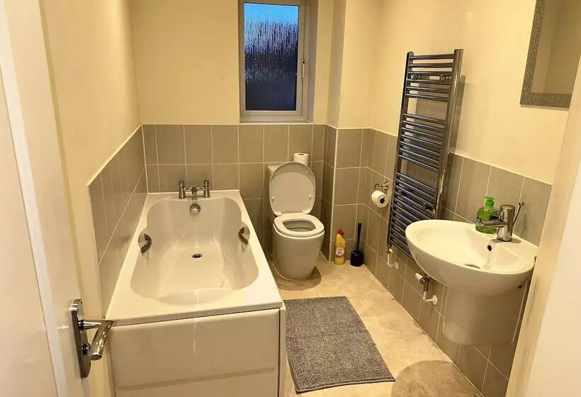 レジデンス Beautiful 5 Bed Detached House   Sleeps 9