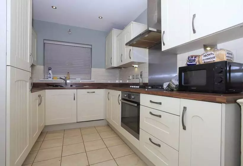 レジデンス Beautiful 5 Bed Detached House   Sleeps 9