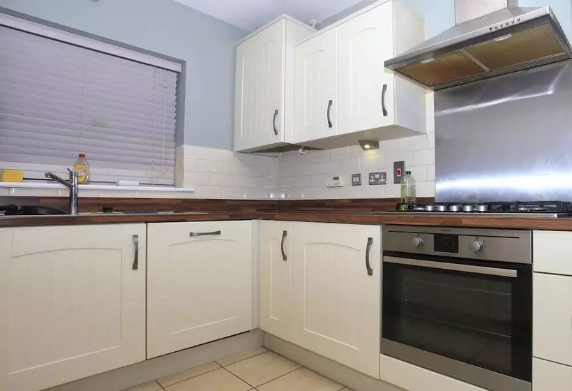 レジデンス Beautiful 5 Bed Detached House   Sleeps 9