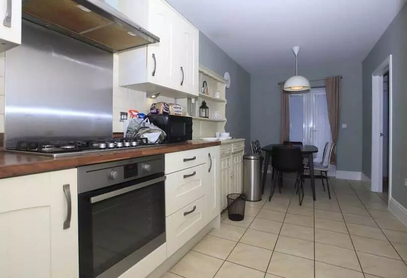 レジデンス Beautiful 5 Bed Detached House   Sleeps 9