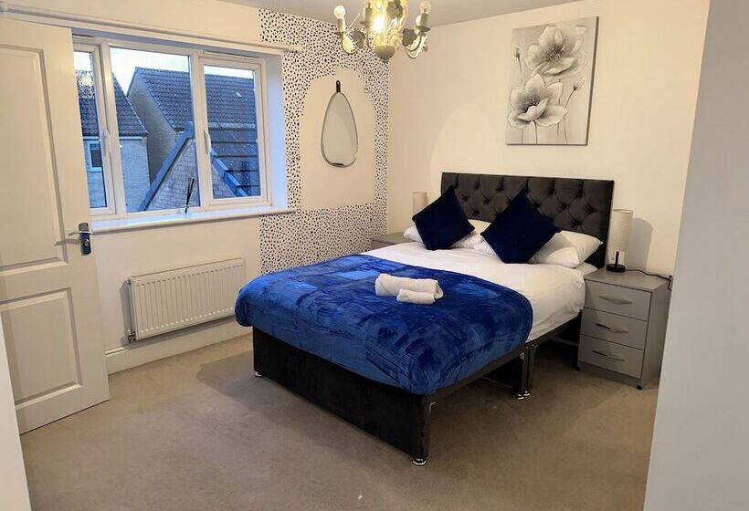 Residenza Beautiful 5 Bed Detached House   Sleeps 9