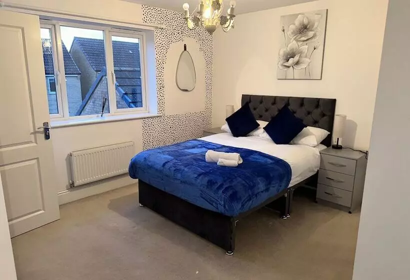 レジデンス Beautiful 5 Bed Detached House   Sleeps 9
