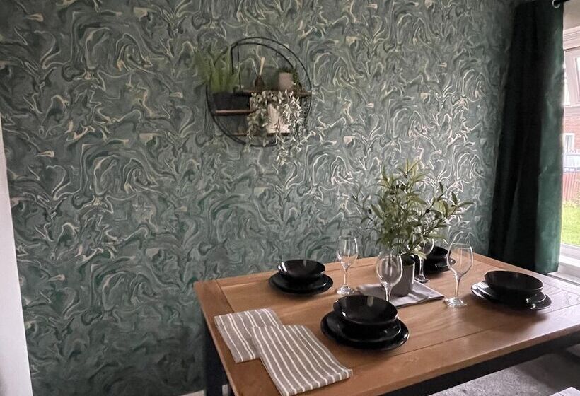 Residens Convenient 3 Bd House Salford 7 Guests