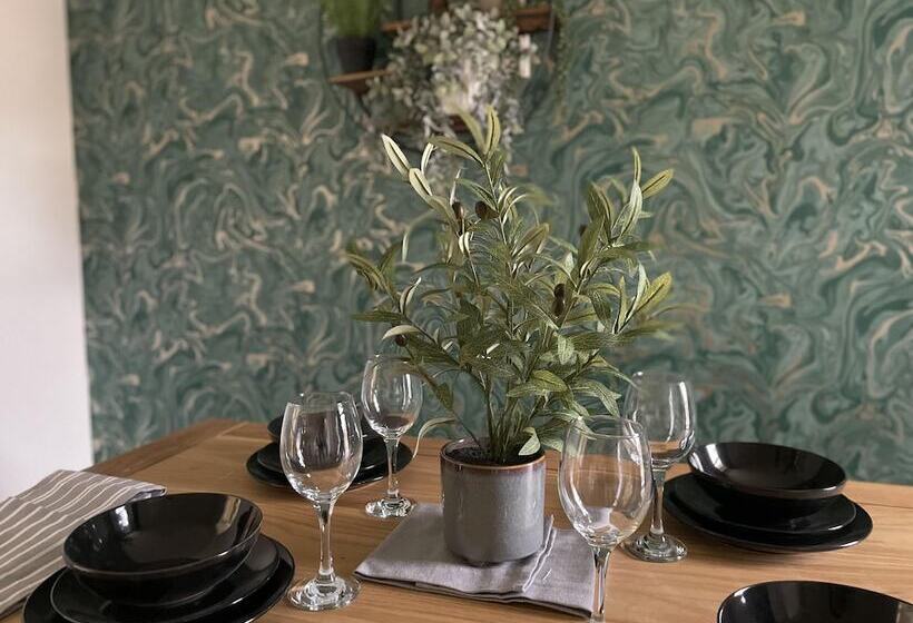 Residens Convenient 3 Bd House Salford 7 Guests