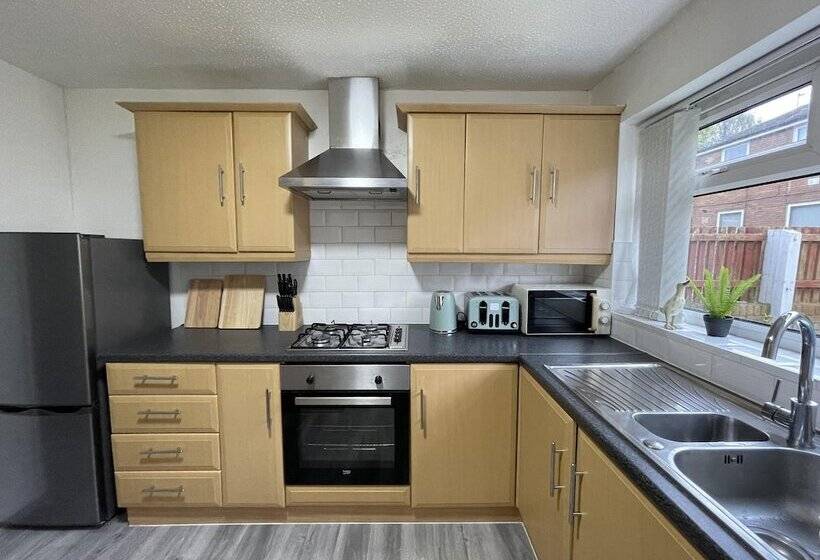 Residens Convenient 3 Bd House Salford 7 Guests