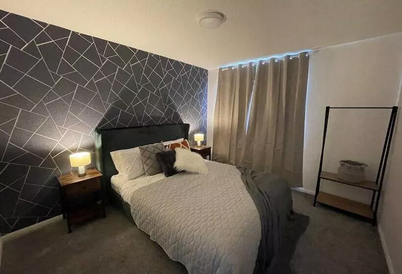 レジデンス Convenient 3 Bd House Salford 7 Guests