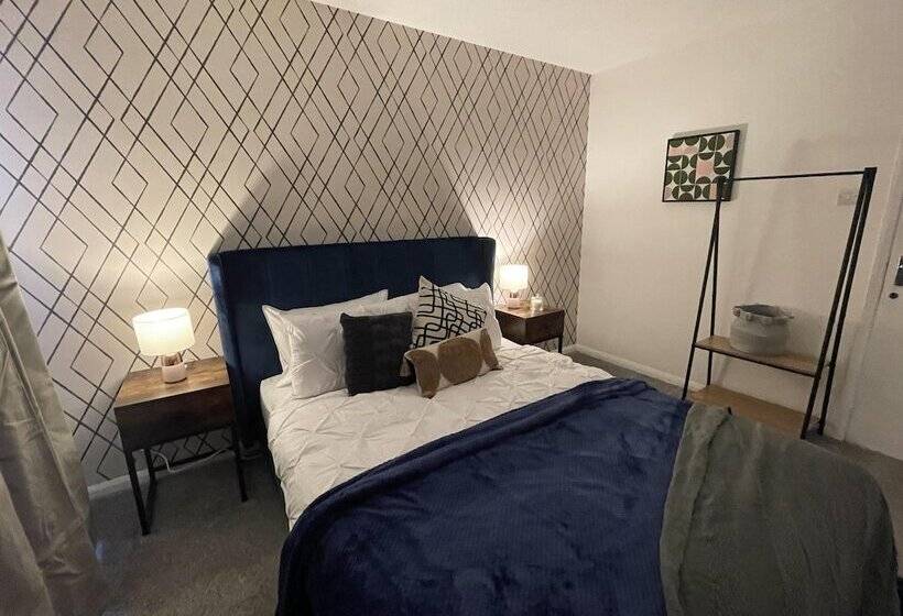 Residens Convenient 3 Bd House Salford 7 Guests