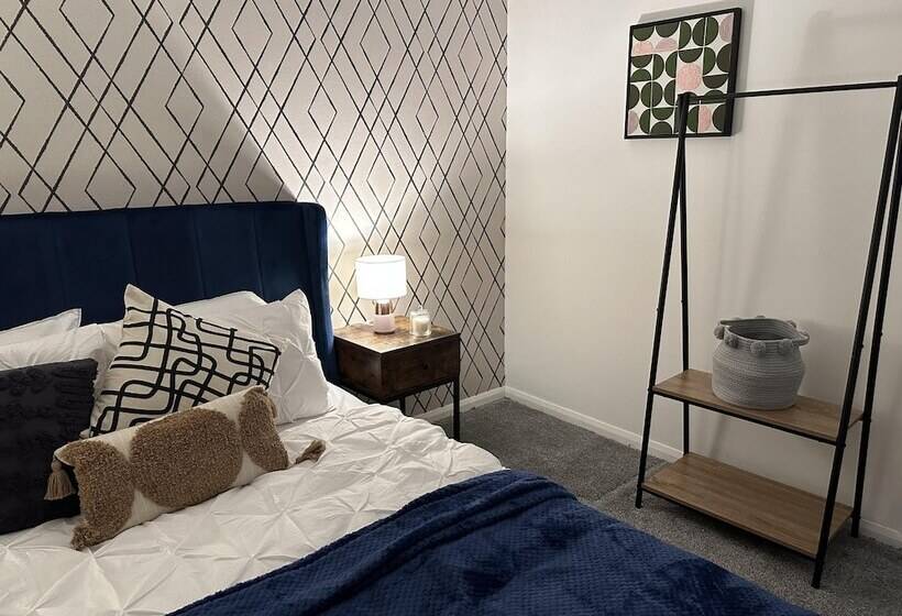 Residens Convenient 3 Bd House Salford 7 Guests