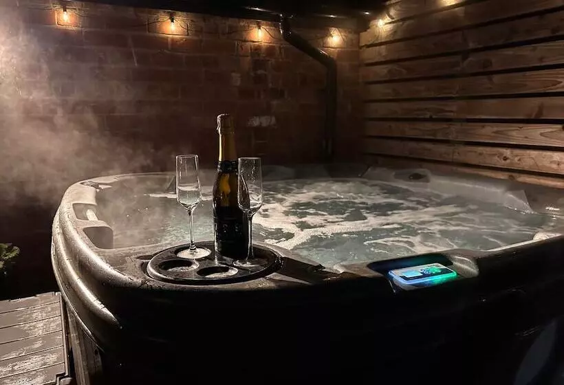 レジデンス Luxury Lincoln Home With Hot Tub Sleeps 8