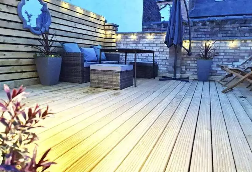 レジデンス Luxury Lincoln Home With Hot Tub Sleeps 8