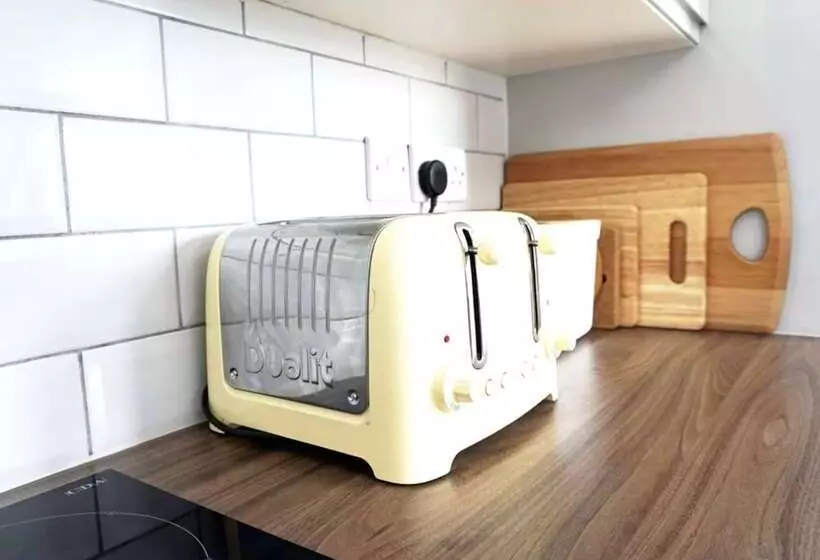 レジデンス Luxury Lincoln Home With Hot Tub Sleeps 8