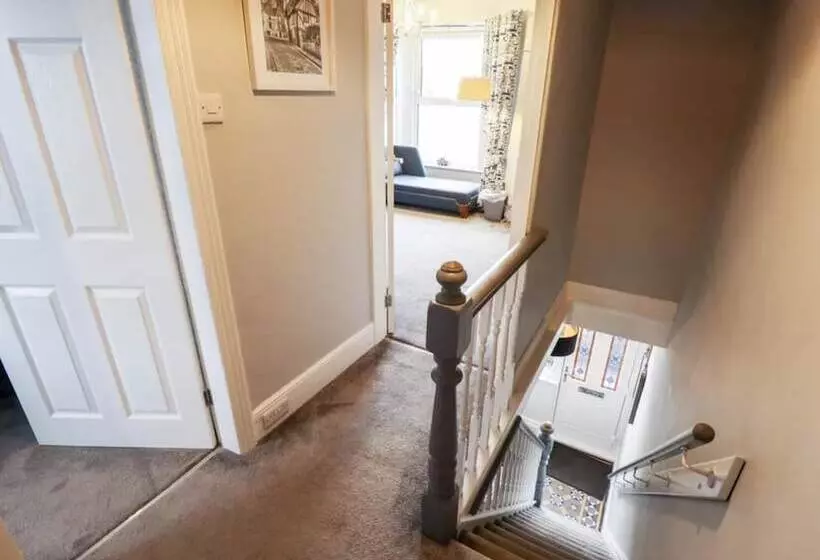 レジデンス Luxury Lincoln Home With Hot Tub Sleeps 8