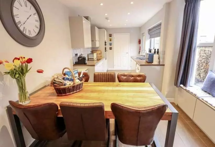 レジデンス Luxury Lincoln Home With Hot Tub Sleeps 8