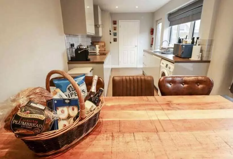 レジデンス Luxury Lincoln Home With Hot Tub Sleeps 8