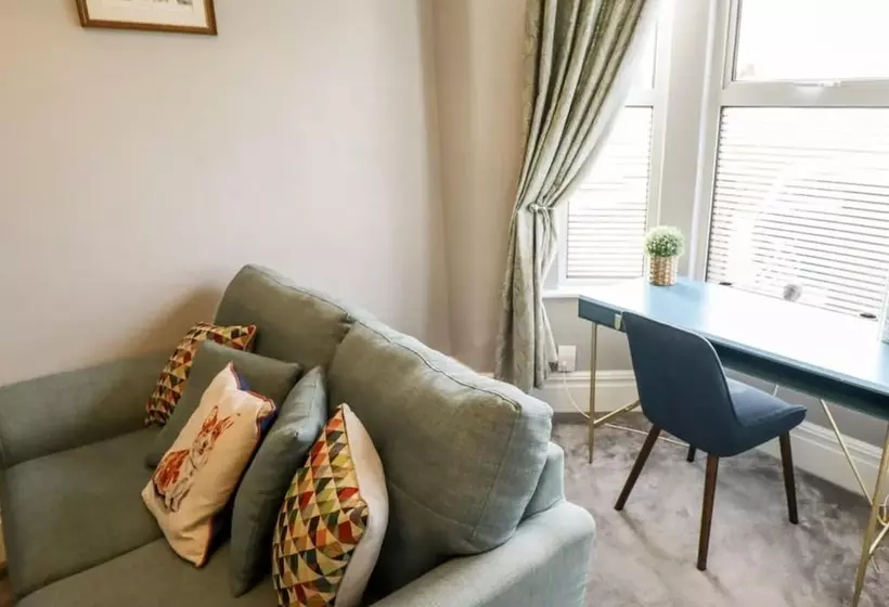 レジデンス Luxury Lincoln Home With Hot Tub Sleeps 8