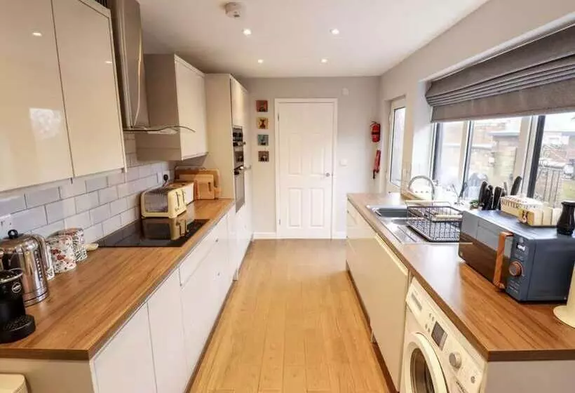 レジデンス Luxury Lincoln Home With Hot Tub Sleeps 8