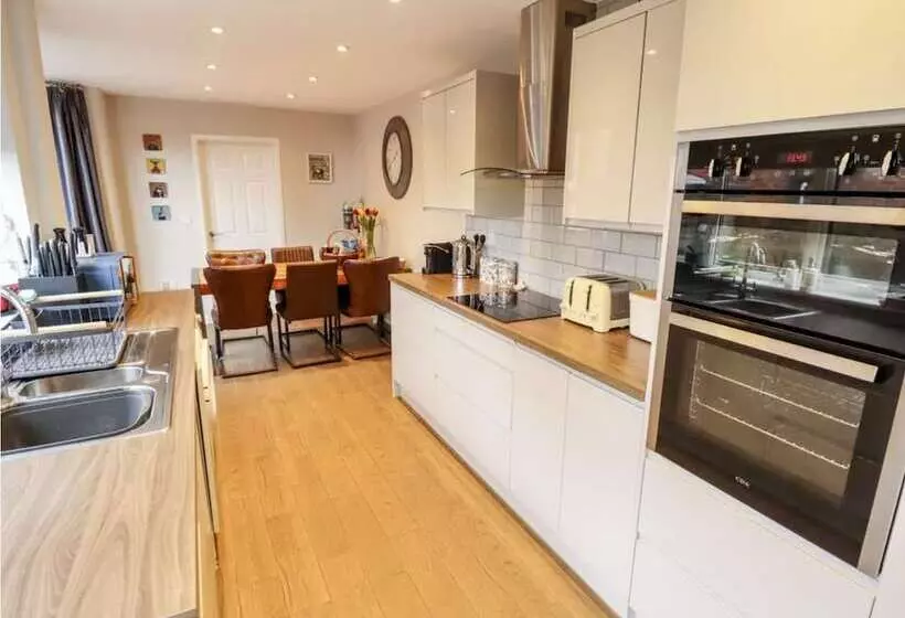 レジデンス Luxury Lincoln Home With Hot Tub Sleeps 8