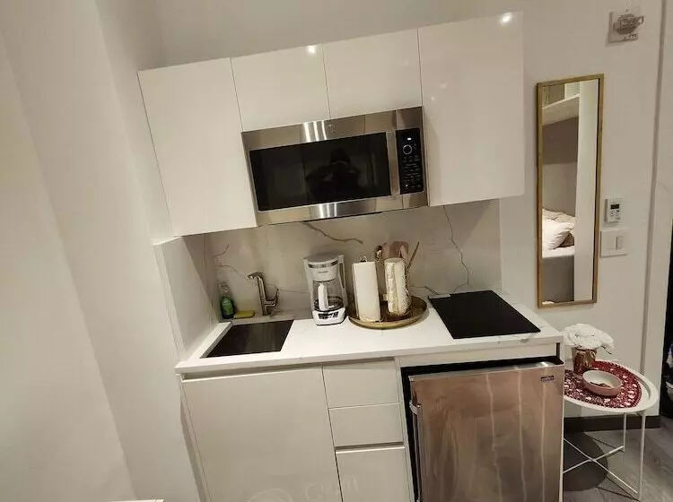 Rosa Linda  Luxe Rmntic Studio W Terrace