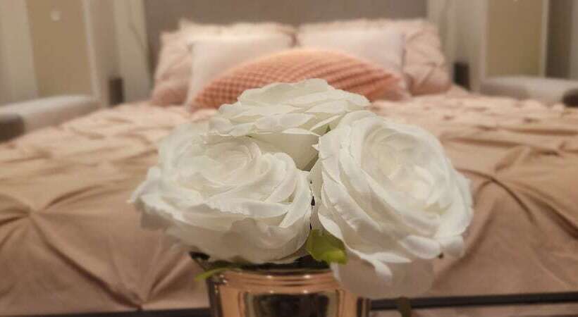 Rosa Linda  Luxe Rmntic Studio W Terrace