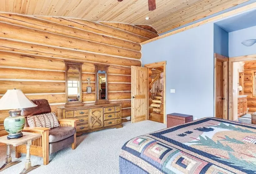 Spacious Frisco Home W/ Hot Tub & Mountain Views!