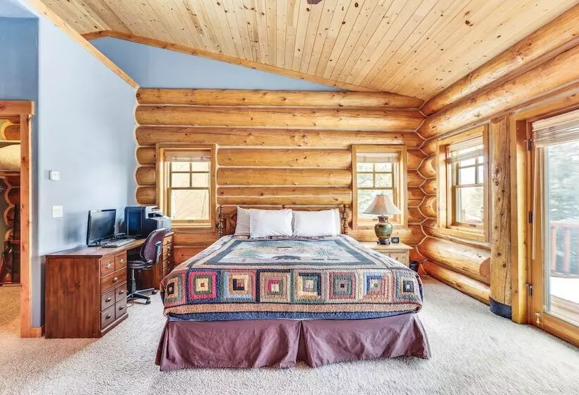 Spacious Frisco Home W/ Hot Tub & Mountain Views!