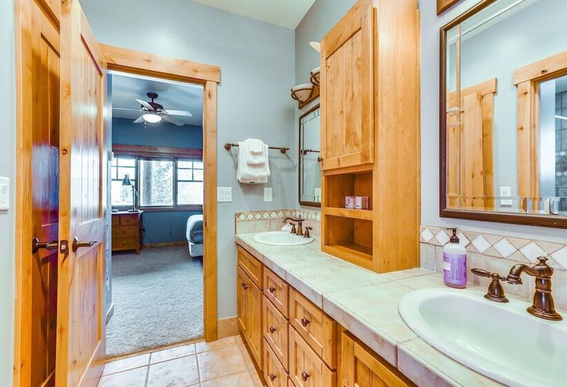 Spacious Frisco Home W/ Hot Tub & Mountain Views!