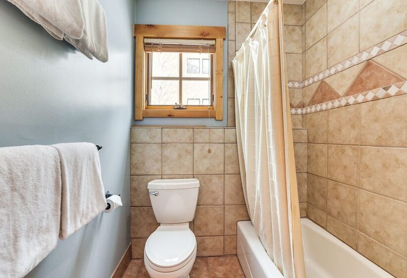 Spacious Frisco Home W/ Hot Tub & Mountain Views!