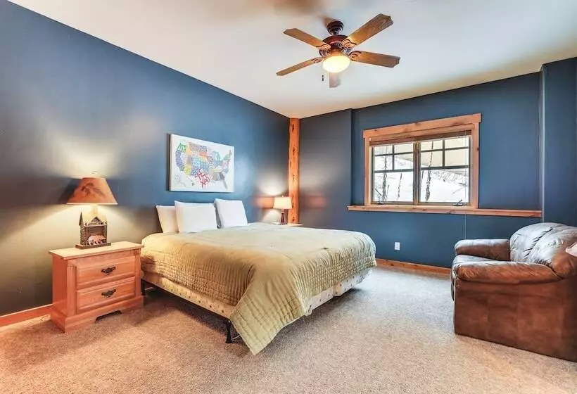 Spacious Frisco Home W/ Hot Tub & Mountain Views!