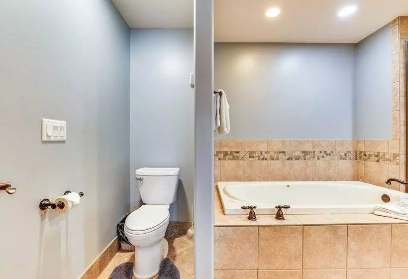Spacious Frisco Home W/ Hot Tub & Mountain Views!