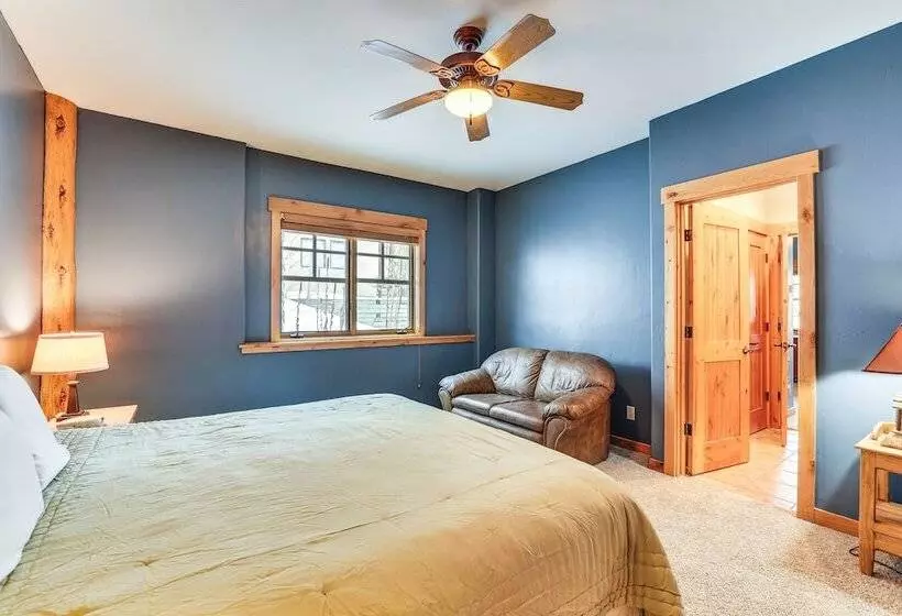 Spacious Frisco Home W/ Hot Tub & Mountain Views!