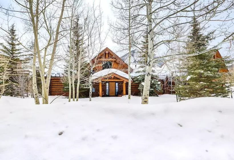 Spacious Frisco Home W/ Hot Tub & Mountain Views!